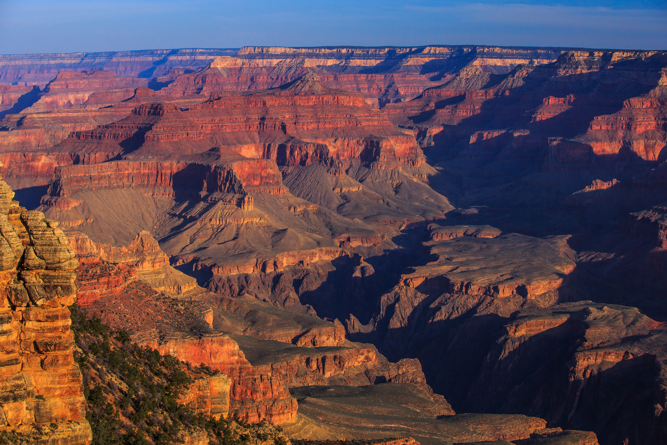 Dawn_on_the_S_rim_of_the_Grand_Canyon_(8645178272).jpg